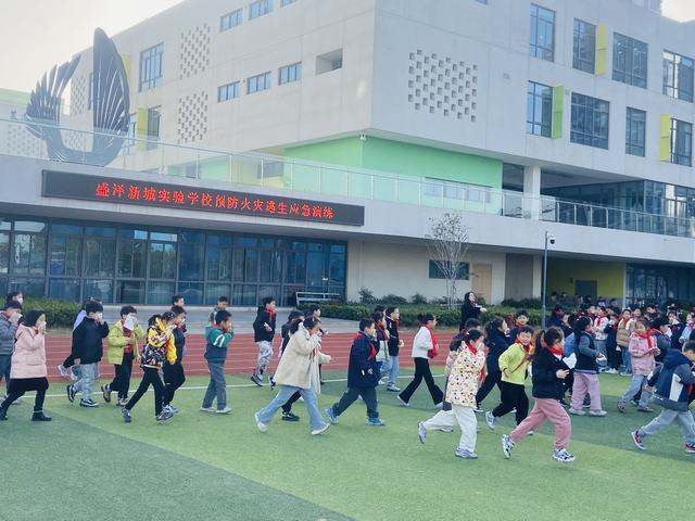 盛泽新城实验学校11月消防演练 (2).jpg