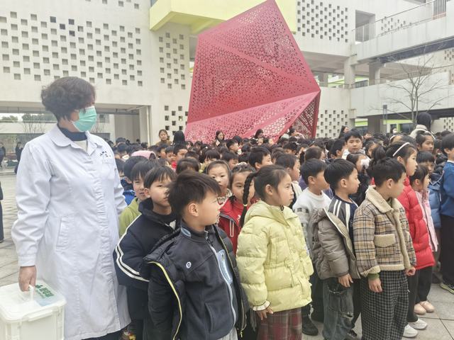 盛泽新城实验学校地震消防演练 (1).jpg 盛泽新城实验学校地震消防演练 (1).jpg